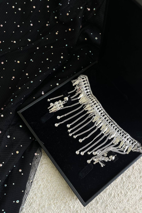 Shiny silver choker set with earring