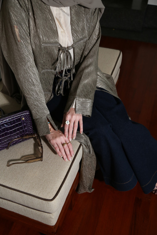 عباية الربطات الأمامية (زيتي) - Front Tie Fastenings