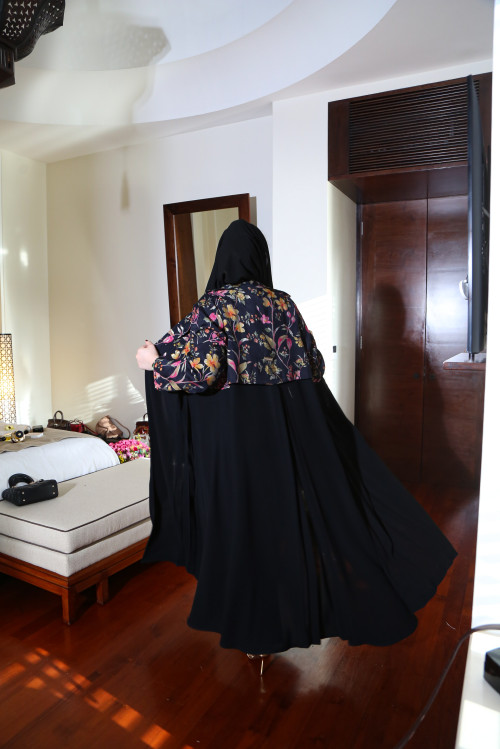 عباية الزهور الملونة- اسود