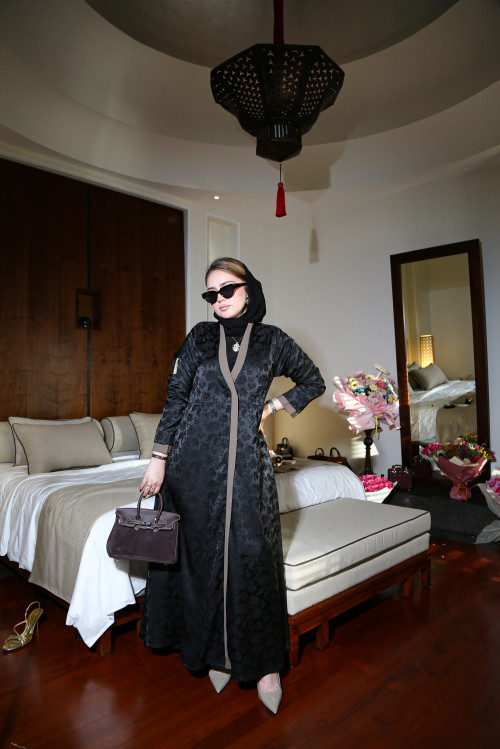 عباية الجاكار الكلاسيكية - Black Floral Jacquard