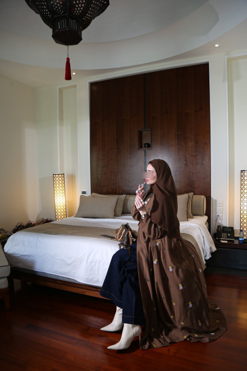  Roses Abaya (Royal Brown) - Crepe Silk
