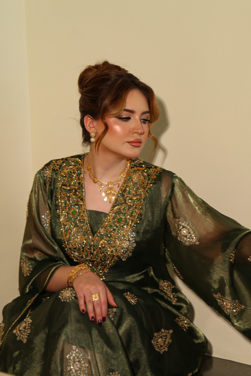 ثوب تراثي ( زيتي)