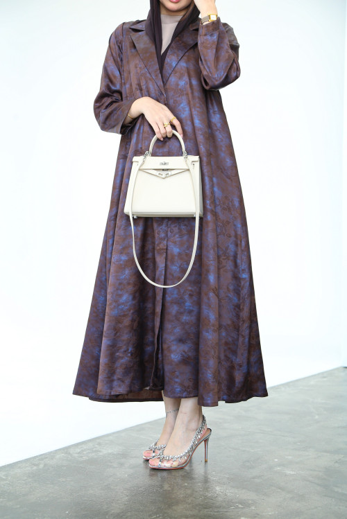Viscose abaya with a luxurious check on the back