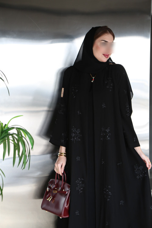 عباية الورود السوداء