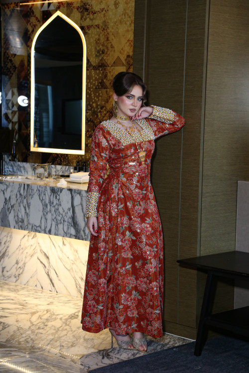 ثوب تراثي (برتقالي)