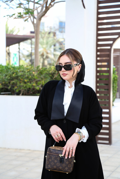 عباية كولار سوداء