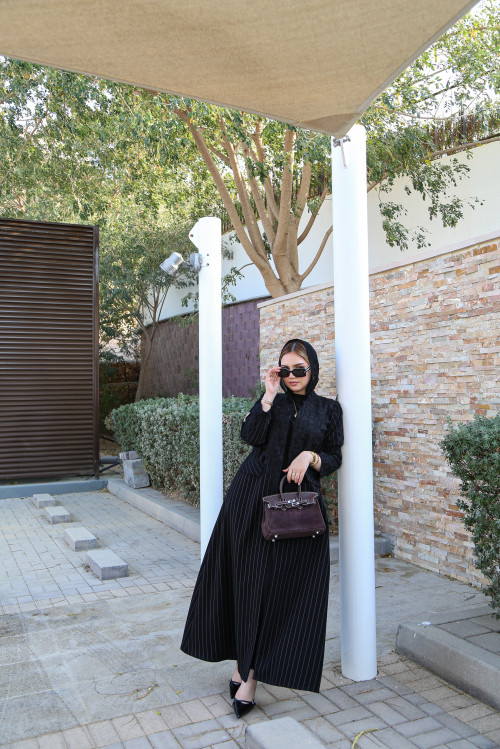 عباية مقلمة دانتيل