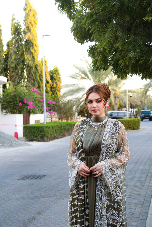 بشت زيتي مخروز