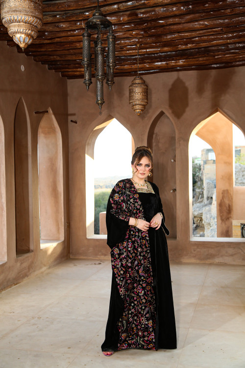 بشت اسود مخملي