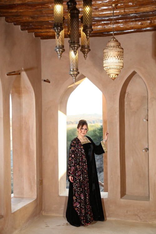 بشت اسود مخملي