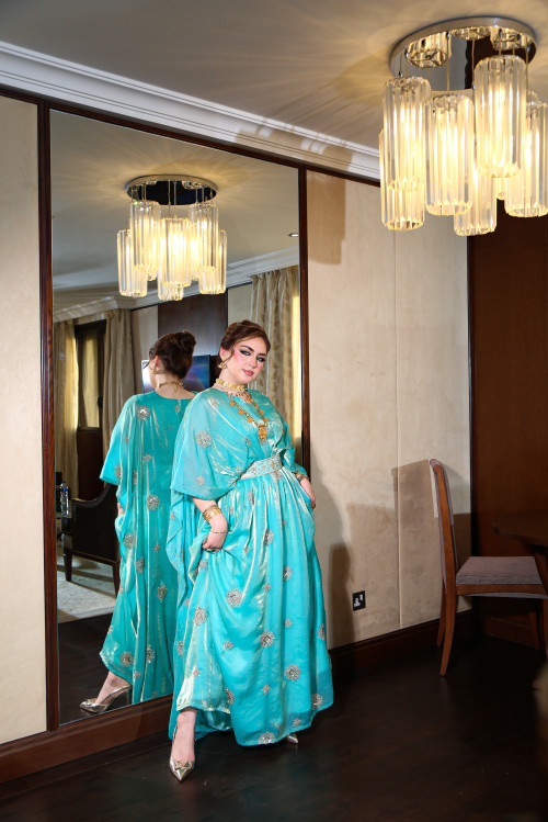 أنوثة ( فيروزي)