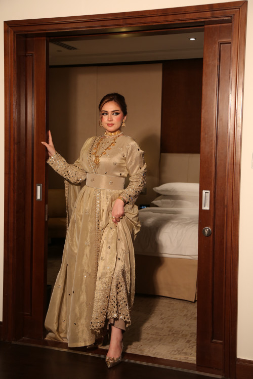 فستان الشال الملكي