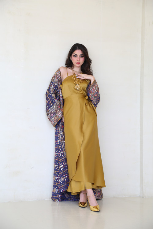 A luxurious navy blue bisht