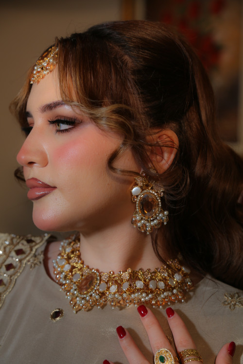 طقم اكسسوارات هندي فاخر - ذهبي و سُكري