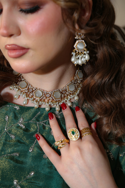 طقم اكسسوارات هندي أبيض فاخر