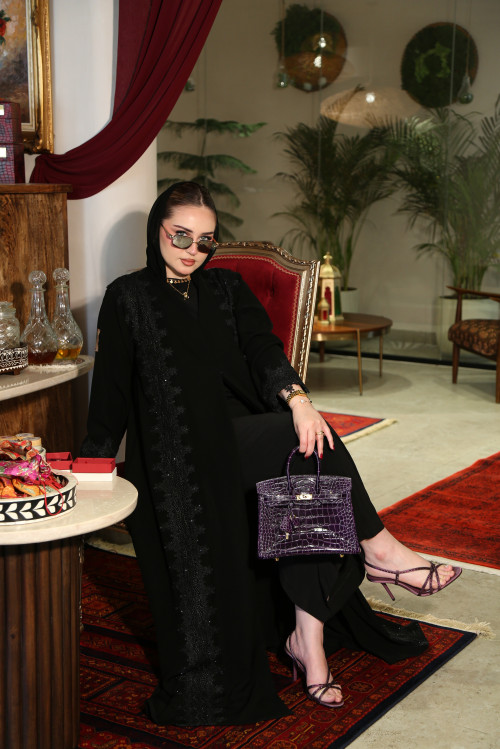 عباية دانتيل فاخرة