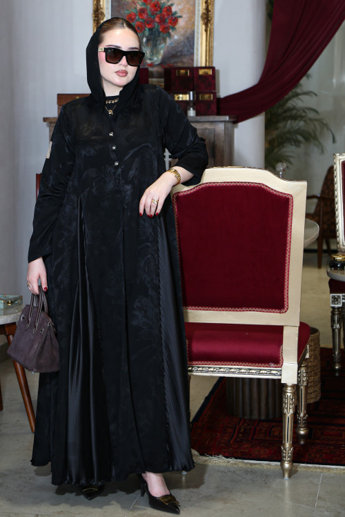 عباية جاكارد سوداء فتحات بليسية