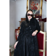 عباية جاكارد سوداء فتحات بليسية