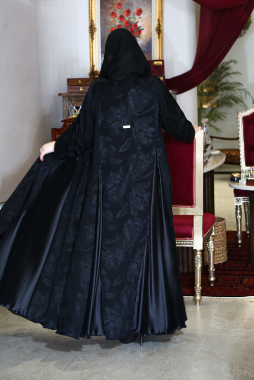 عباية جاكارد سوداء فتحات بليسية