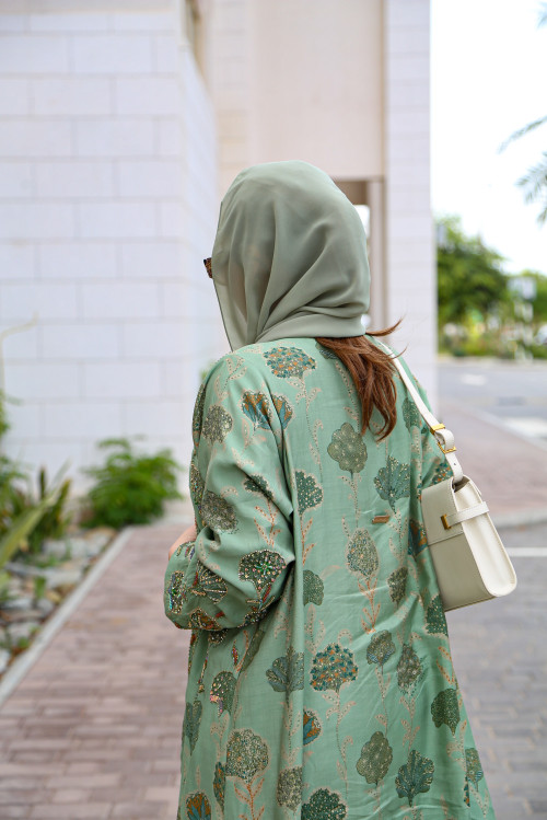 عباية مزخرفة بالورود - ورود برية بالنعناع