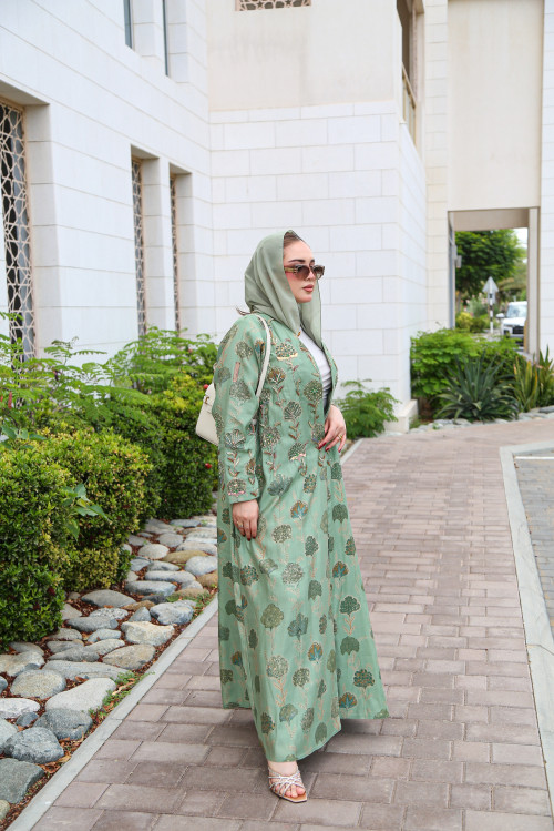 عباية مزخرفة بالورود - ورود برية بالنعناع