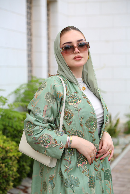 عباية مزخرفة بالورود - ورود برية بالنعناع