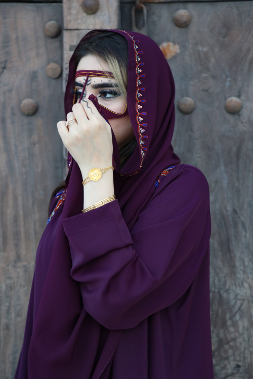 Gulnar abaya in burgundy