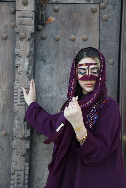 Gulnar abaya in burgundy