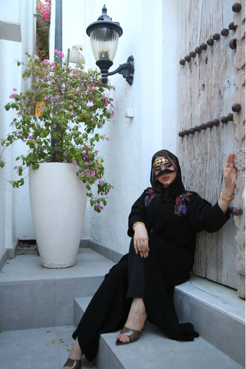 Gulnar abaya in black