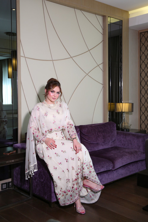 جُلنار- Ivory Rose