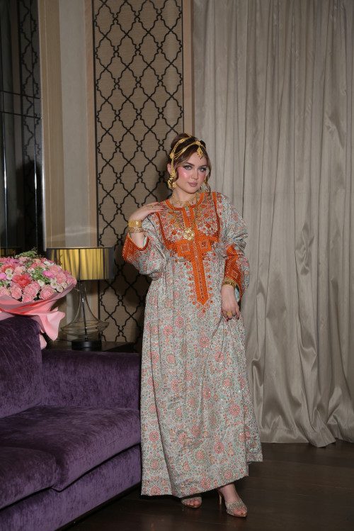 ثوب بلوشي بتطريز المرايا