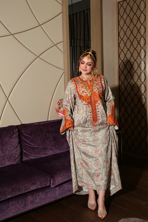 ثوب بلوشي بتطريز المرايا