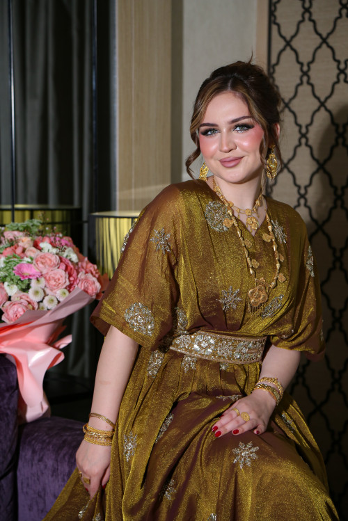 أنوثة ( زيتي )