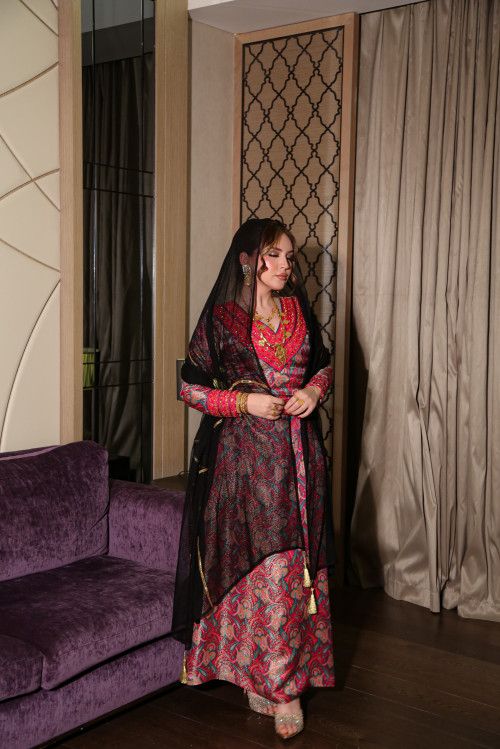 ثوب بيزلي (فوشي)