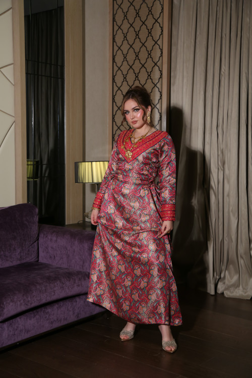 ثوب بيزلي (فوشي)