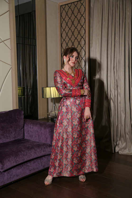 ثوب بيزلي (فوشي)