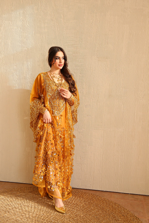 A luxurious Gulf dress in amber color