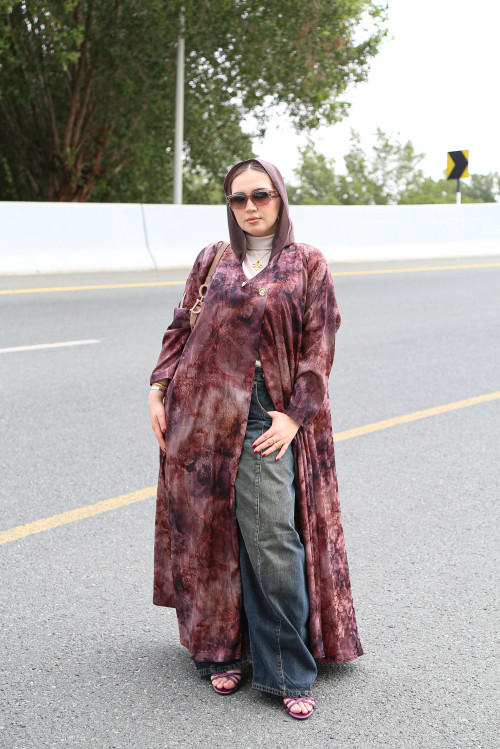 عباية ملونة مزينة باللؤلؤ