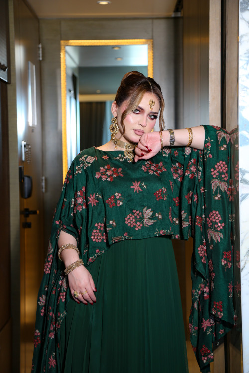 فستان  أخضر  فاخر
