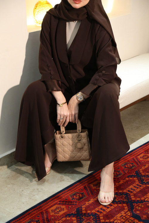 Practical abaya in chocolate color