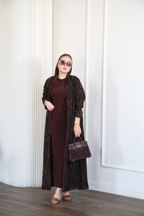 عباية سوداء ناعمه بخام مزخرف باللون البني