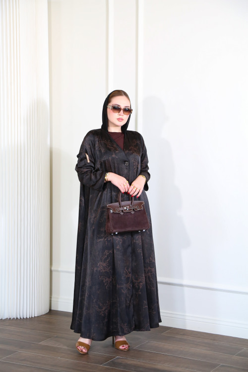 عباية سوداء ناعمه بخام مزخرف باللون البني