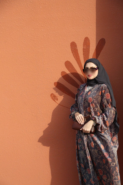 Velvet abaya decorated with flowers