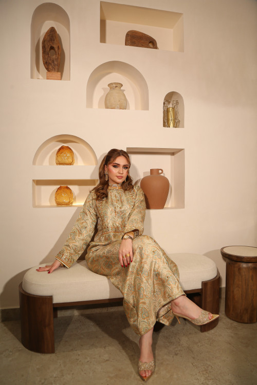 ثوب مطرز-  ذهب