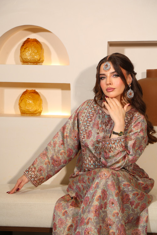 ثوب مطرز-  روز