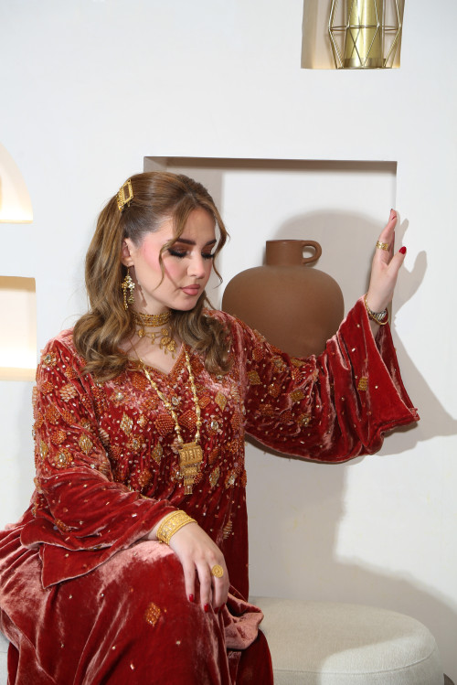 ثراء - نحاسي مخملي فاخر