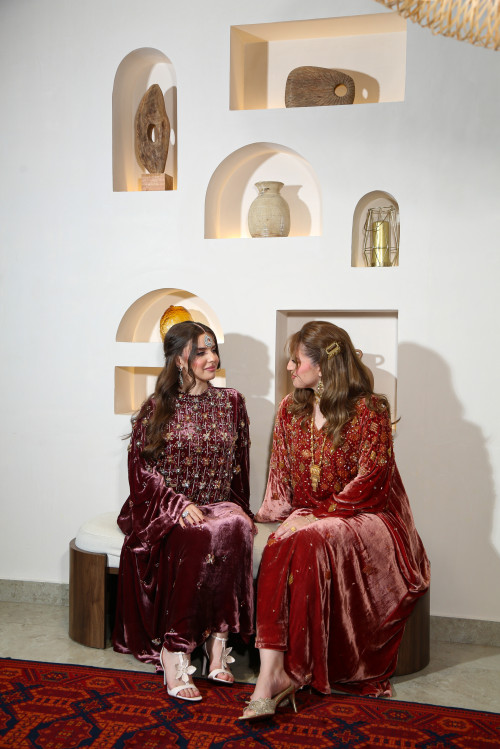 ثراء - بوردو مخملي فاخر