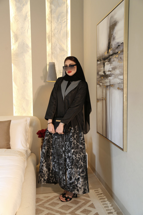 Luxurious abaya with gray jacquard
