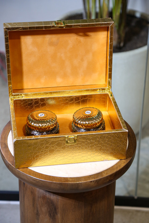Golden gift box - a luxury suitable for elegant occasions