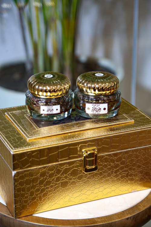 Golden gift box - a luxury suitable for elegant occasions